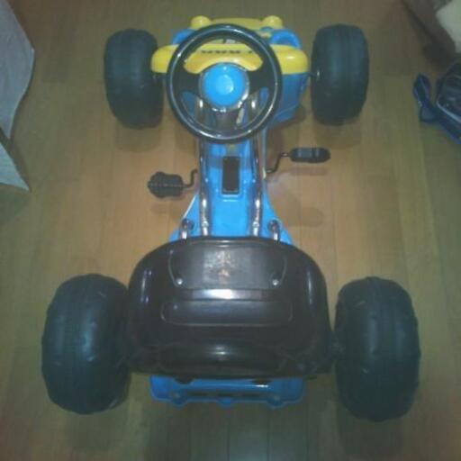 四輪車足でこぐ乗り物