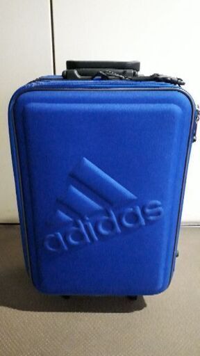 adidasのキャリーケース