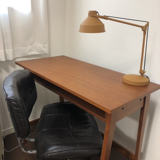 机、椅子、ライトスタンド3点セットでお譲りします！