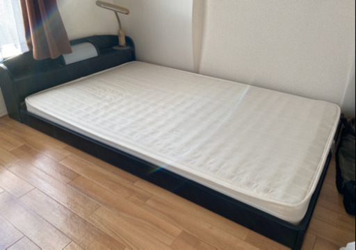 ダブルベッド、家具、家電一式お売りします。
