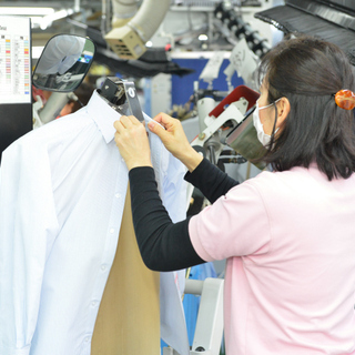 土日勤務大歓迎！クリーニング工場スタッフ募集の画像