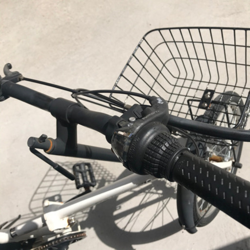 お引渡し決定   4名様キャンセル待ち◆折り畳み自転車◆ホワイト◆動作品！◆サス付き！◆ギア6速！