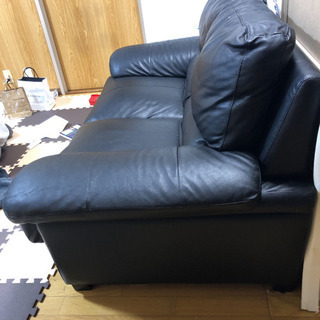 2.5人掛け　レザー素材ソファーの画像