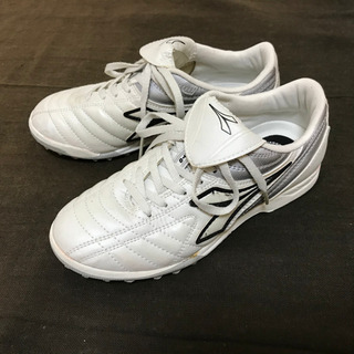 【お値下げしました！】DIADORA レディースフットサルシューズの画像