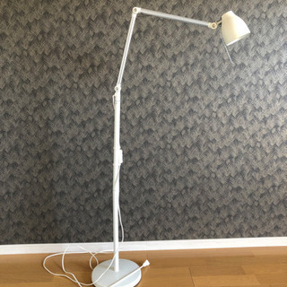 スタンド照明（LED電球付き）の画像