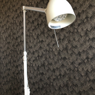 スタンド照明（LED電球付き）の画像