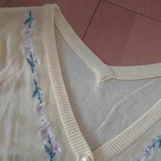 マジェスティックレゴン イエロー カーディガン 花柄 刺繍 春色の画像