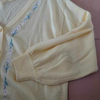 マジェスティックレゴン イエロー カーディガン 花柄 刺繍 春色の画像