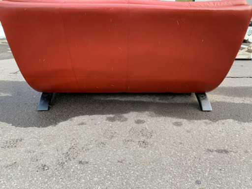 ニトリ　三人掛けソファ　合皮赤ソファ