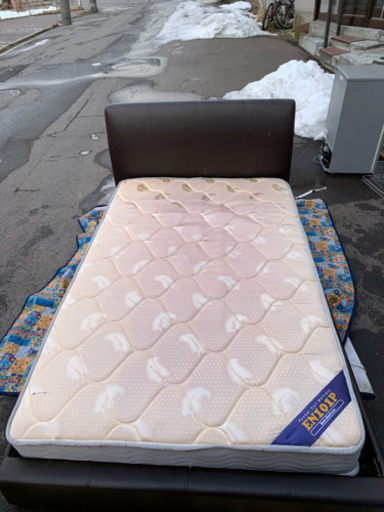 セミダブルベット　フレームマット付き