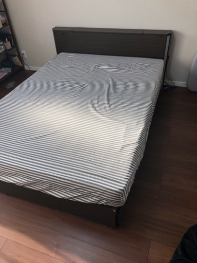 セミダブルベッド　マットレス付き