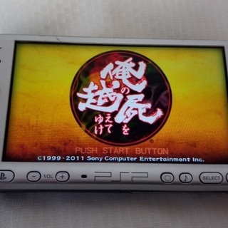 【中古】PSP3000(銀) + ソフト4本の画像