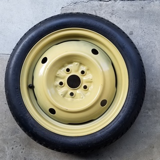 トヨタ純正テンパータイヤ　15インチ（T135/70 D15 9...