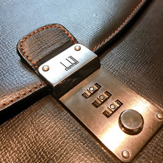 【美品】dunhill ブラックレザー クラッチバッグの画像
