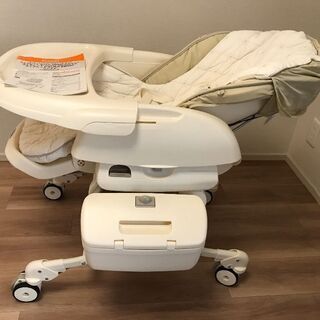 コンビ　電動　ハイローチェアの画像