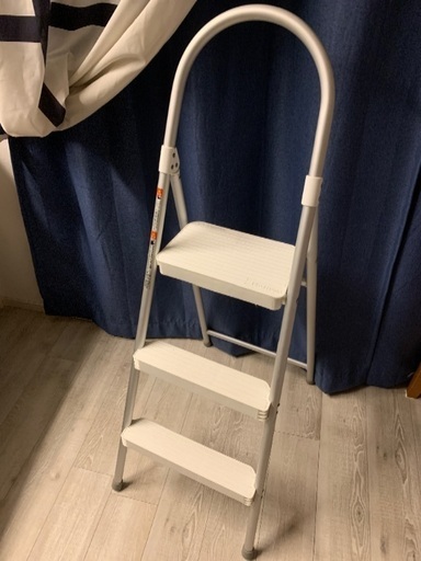 アイリスオーヤマ　脚立　三段 【取引中】