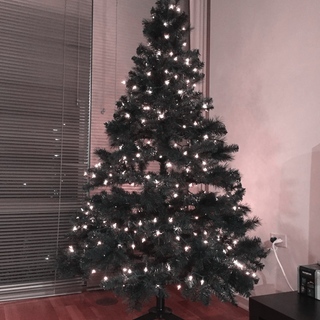 高さ2メートルのクリスマスツリーの画像