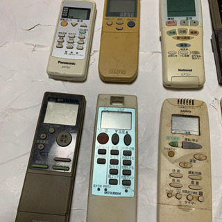 エアコンリモコン大量の画像