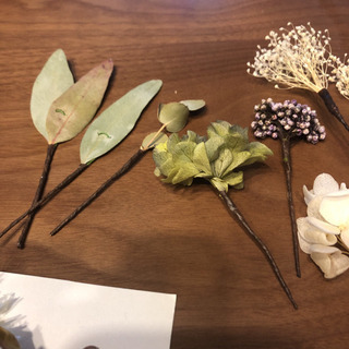 ドライフラワーのヘッドドレスの画像