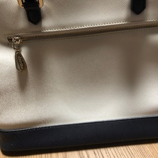 入学式にどうですか？結構中身も入ります！内ポケットと、外ポケットありです！の画像