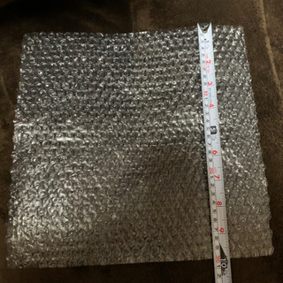 梱包資材大量の画像