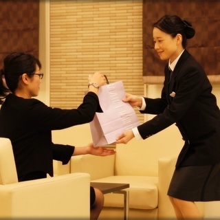 未経験OK！主婦(夫)の方活躍中のセレモニーアシスタント！交通費...