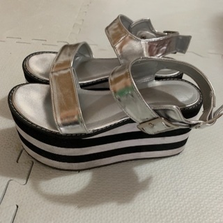 厚底サンダル