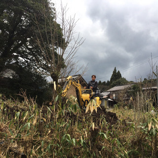 荒れた庭、農地などの木の抜根や整地作業