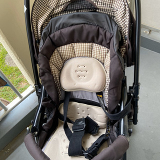 両対面式コンビ A型ベビーカーの画像