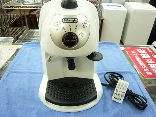 デロンギ エスプレッソ・カプチーノメーカー 白 コムサデモードロゴ入り EC-200N-W コーヒーメーカー　西岡店