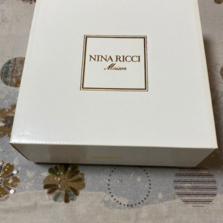 新品箱入り✨NINA RICCIのケーキ皿５枚セットの画像
