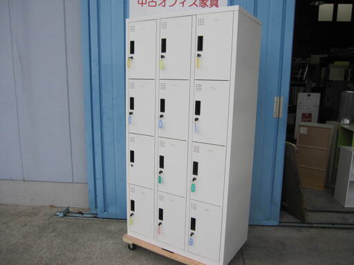 12人用ロッカー　1ヶ所鍵無し　カギ作成不可　ホワイト