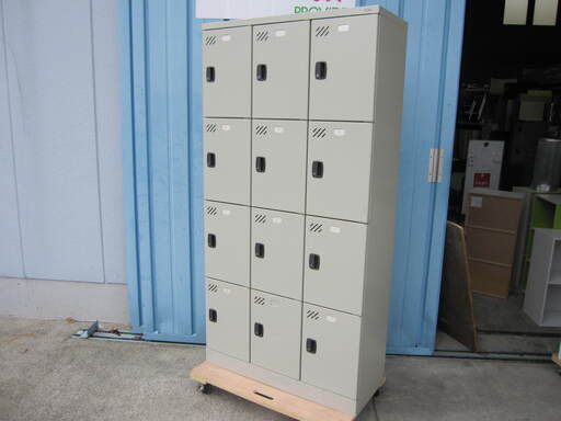 12人用ロッカー　鍵あり　プラス製　ＡＳ）ＱＥ-Ｍ34
