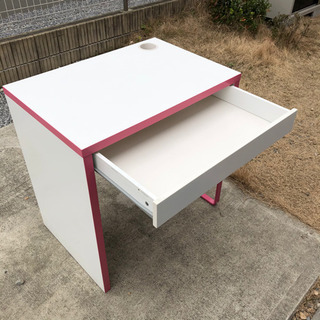 IKEA ミッケ　学習机　パソコンデスク　ピンク×ホワイトの画像