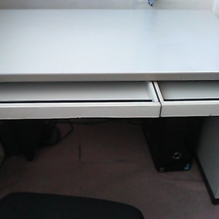事務用机　差し上げます。