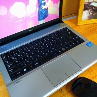 Corei5メモリ12GのSSD128Gで超高性能！　コンパクト超軽量タイプで持ち運びが便利♪　綺麗なシルバーグレーで高級感あり★　NEC VersaPro　最新Windows10　64Bit！　　光沢銀色　　12.1インチ 　ノートパソコン　無線LAN　Wi-Fi対応　DVDドライブの画像