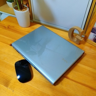 Corei5メモリ12GのSSD128Gで超高性能！　コンパクト超軽量タイプで持ち運びが便利♪　綺麗なシルバーグレーで高級感あり★　NEC VersaPro　最新Windows10　64Bit！　　光沢銀色　　12.1インチ 　ノートパソコン　無線LAN　Wi-Fi対応　DVDドライブの画像