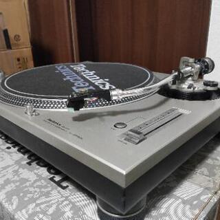 ターンテーブルとミキサー