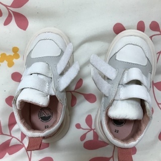 Zara ベビー　新品　スニーカー　13〜13.5の画像