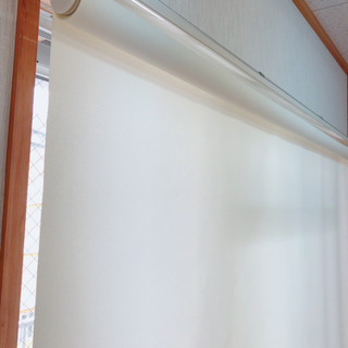 ロールスクリーン　カーテン　3本の画像