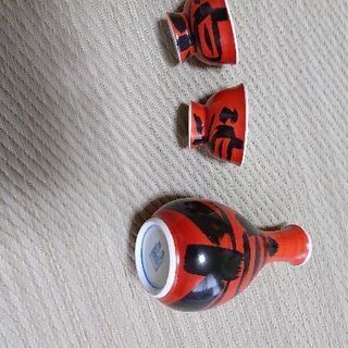 「楽」の字のとっくりとおちょこセットの画像