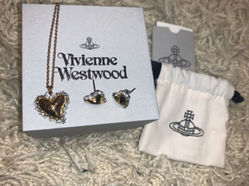 ヴィヴィアン　ピアス　ネックレス　セット