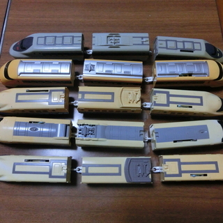早い者勝ちです！　車両いっぱい32両全部で500円　プラレールの画像