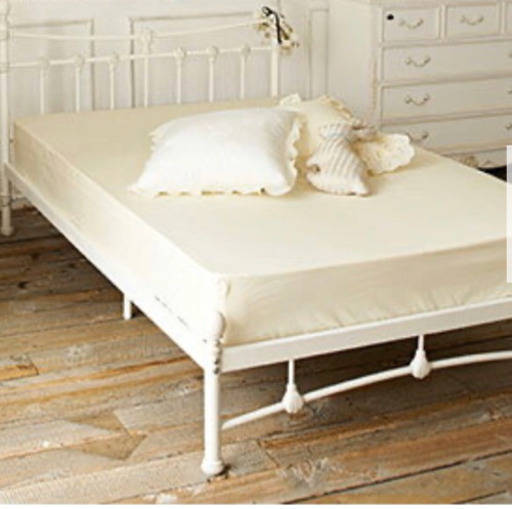 吉川ひなのデザイン　アイアンベッド、姫ベッド　マットレス付き