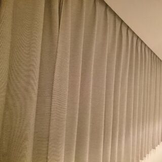 長めのカーテン(幅4メートル弱)の画像