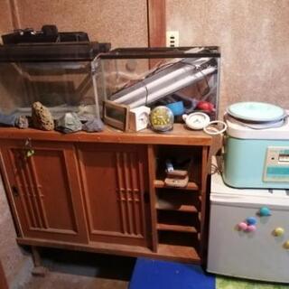 家財道具　家具雑貨、ベッド、水槽、大型食器棚などいろいろ　格安販売
