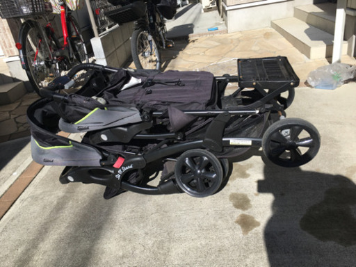 双子ベビーカー　二人乗り　使用年数1年以内(値下げ)