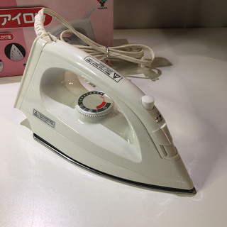 山善◆スチームアイロンYAMAZEN SI-1000(WP)の画像