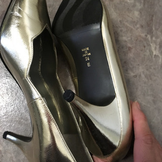 ゴールド パンプス 日本製 新品の画像