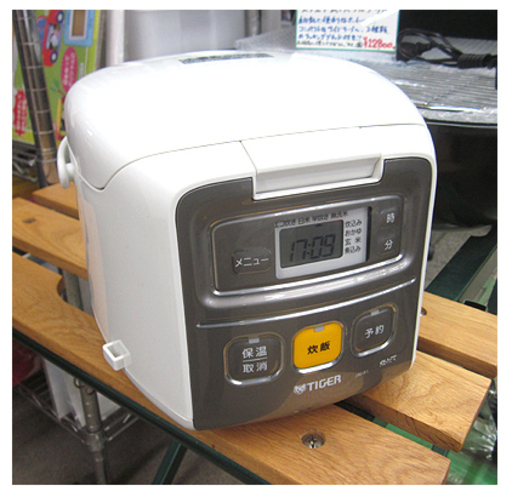 美品【3合 TIGER マイコン炊飯ジャー 炊きたてミニ 2018年製】JAI-R551「煮込み」コース搭載  0,54L シンプル 